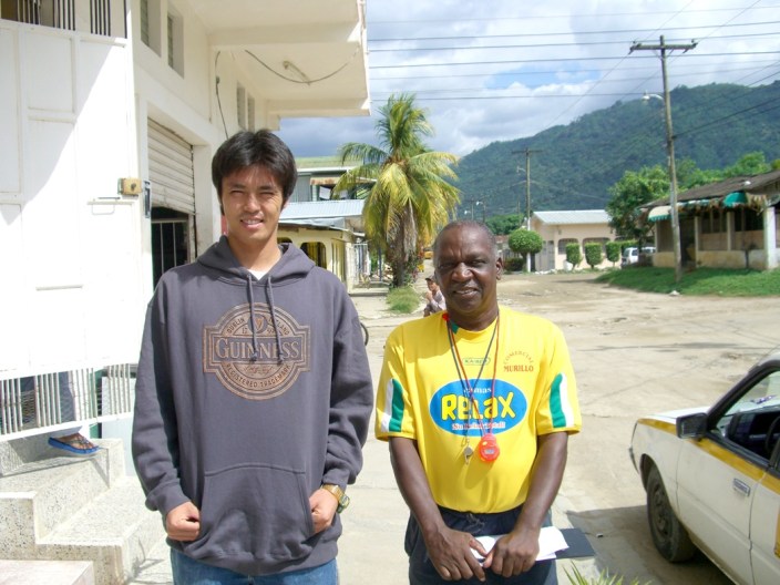 2006年11月。ジャマイカ旅立ち前。マカラと。