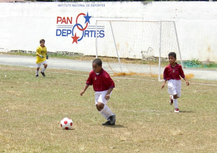 ２００７年２月２４日（土）ドナルド・サッカーアカデミー＆デリー・バルデス・サッカーアカデミー交流会！！（その2） 019