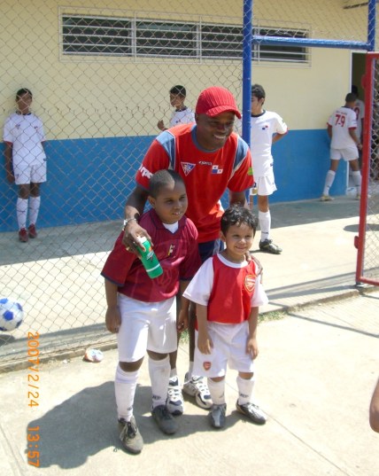 ２００７年２月２４日（土）ドナルド・サッカーアカデミー＆デリー・バルデス・サッカーアカデミー交流会！！（その3） 009
