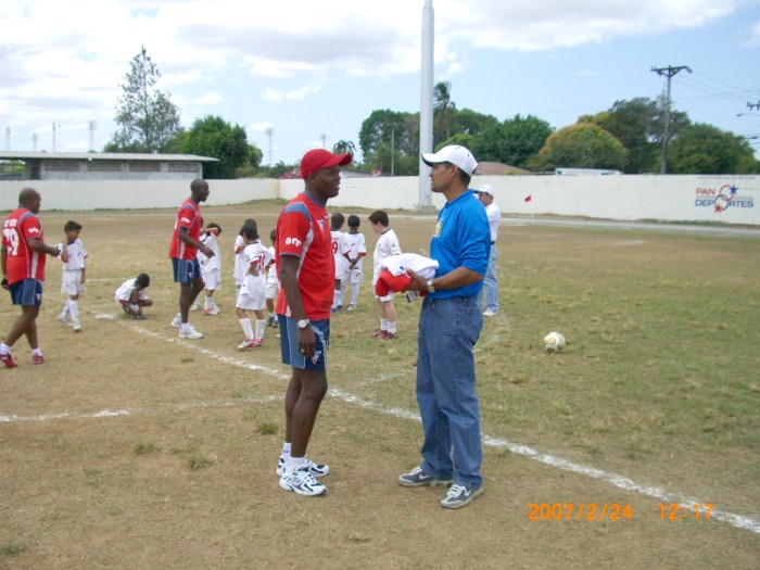 ２００７年２月２４日（土）ドナルド・サッカーアカデミー＆デリー・バルデス・サッカーアカデミー交流会！！（その2） 008