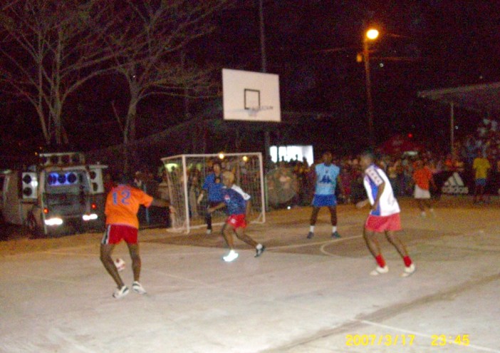 2007年3月。フリオ・メディ-ナのフットサル大会にデリー・バルデスと共に特別参加!! 060