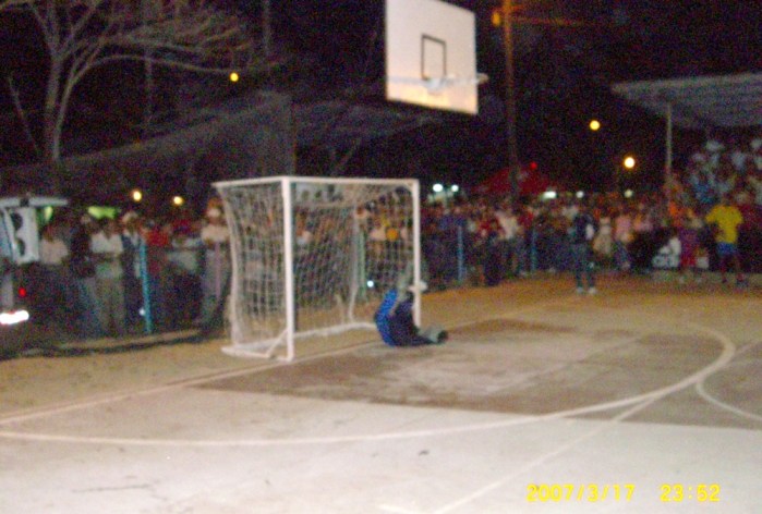 2007年3月。フリオ・メディ-ナのフットサル大会にデリー・バルデスと共に特別参加!! 062