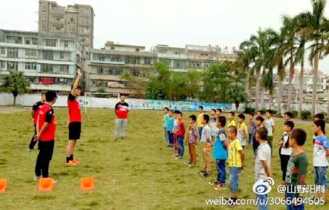 b6c6fe8dgy1fc2o70hn9cj20mw0el0vr